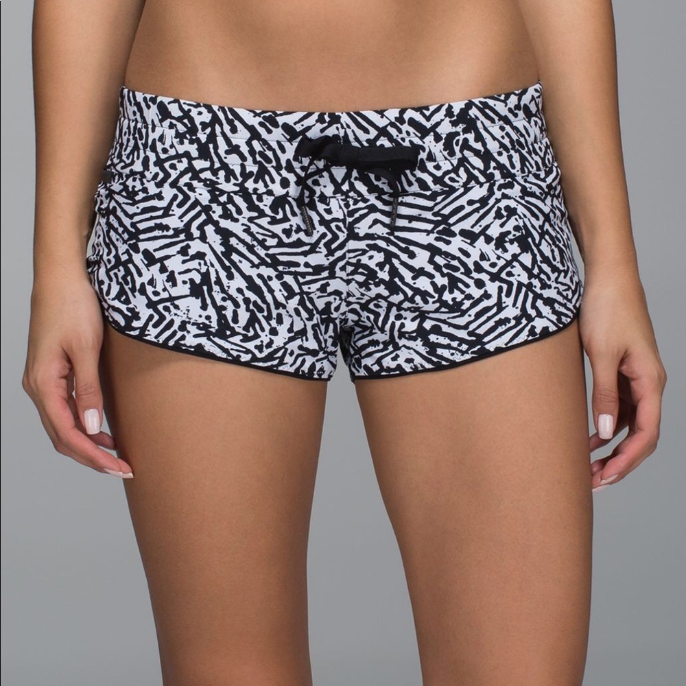 lululemon surf short in animal b&w/harbor blue